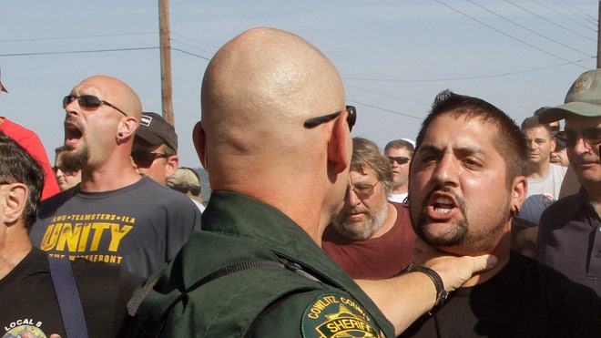 longshoremen clash_090711